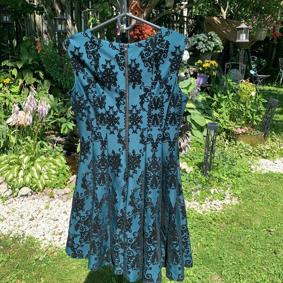 Paisley designed, teal and black dress - Picture 2 of 4